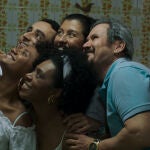 En "Tres veranos", la actriz Regina Casé interpreta a una empleada del hogar con sueños de mejora social