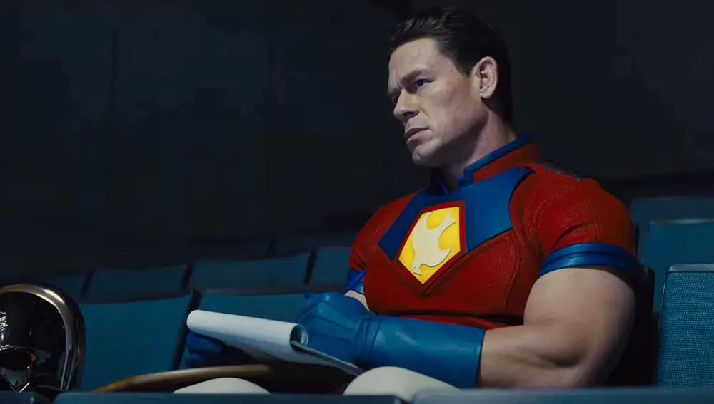 El luchador de WWE, John Cena, caracterizado como "The Peacemaker" en "El escuadrón suicida"