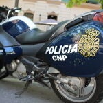 La Policía Nacional detiene a un hombre por amenazar de muerte a su madre con un cuchillo