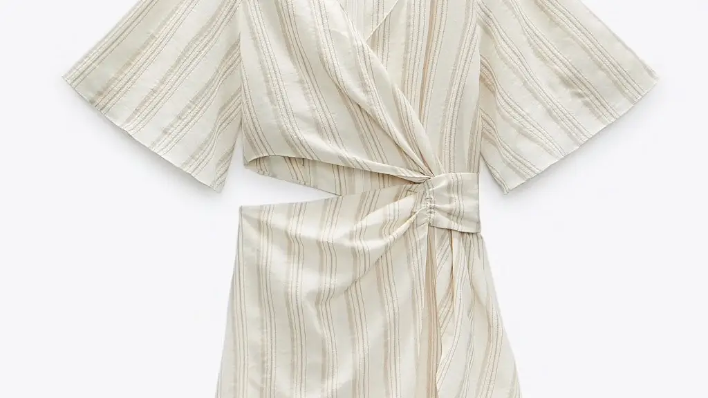 Vestido rústico cut out, de Zara