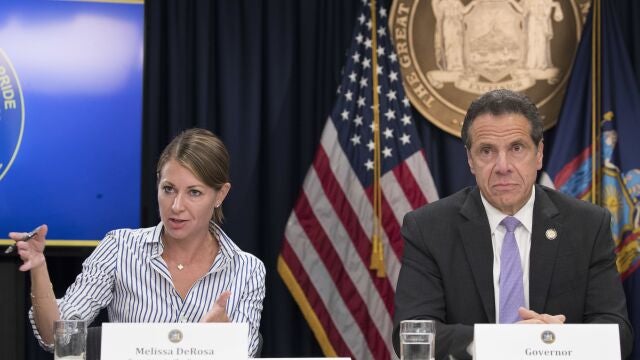 La "mano derecha " del Gobernador de Nueva York Melissa DeRosa, junto a Andrew Cuomo