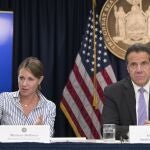 La "mano derecha " del Gobernador de Nueva York Melissa DeRosa, junto a Andrew Cuomo