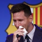 Messi llora durante su despedida del Barça