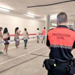 Ante la gran afluencia de personas hoy en el proceso de vacunación y las altas temperaturas, se ha trasladado gran parte de la zona de espera al área subterránea del Centro Cultural Miguel Delibes de Valladolid
