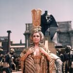 Liz Taylor se puso bajo las órdenes de Joseph L. Mankiewicz, en 1963, para convertirse en toda una faraona, Cleopatra