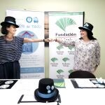 De izquierda a derecha, la presidenta de la Fundación El Gancho Infantil, Marta Baturone, y la representante de la Fundación Unicaja, Sara Rodríguez