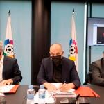 GRAF2257. MADRID, 12/08/2021.- El presidente de LaLiga, Javier Tebas (c) durante la Asamblea General Extraordinaria de este jueves