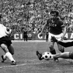 Gerd Müller marca un gol (logró un doblete) en la final de la Eurocopa de 1972 entre Alemania Federal y la Unión Soviética