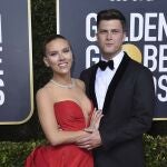 Scarlett Johansson con su marido, Colin Jost
