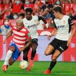 Darwin Machís con el Granada frente al Valencia. (EFE/ Pepe Torres)