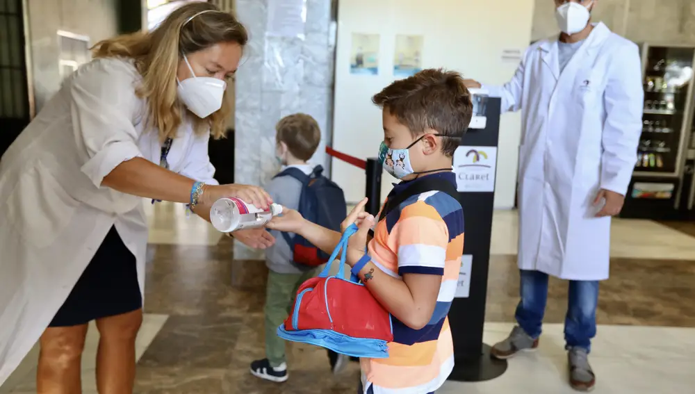 Vuelta al cole con las medidas de seguridad y sanitarias para evitar la transmisión de coronavirus. Colegio Claret.