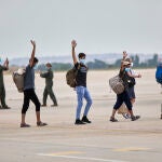 Un grupo de pasajeros repatriados de Kabul que llegaron ayer a Madrid