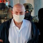 MEX9728. MATAMOROS (MÉXICO), 23/08/2021.- El narcotraficante mexicano Eduardo Arellano Félix es entregado hoy, a las autoridades mexicanas en el puente fronterizo de la ciudad de Matamoros, estado de Tamaulipas (México). Estados Unidos entregó este lunes a México al narcotraficante Eduardo Arellano Félix, exjefe del cártel de Tijuana, quien fue liberado la semana pasada de una cárcel de Pensilvania, informó la Fiscalía mexicana. EFE/ Abraham Pineda