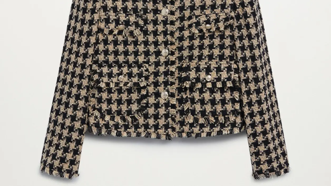 Chaqueta tweed bolsillos, de Mango Outlet