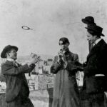 Picasso guardó toda su vida esta fotografía en la que aparece con sus amigos Ángel Fernández de Soto y Carles Casagemas