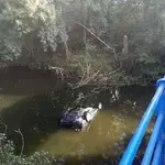 Vehículo en el río Nela, tras el accidente