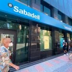 Una oficina del Banco Sabadell en Madrid (España), a 31 de julio de 2020