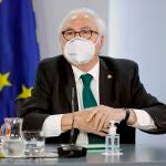 El ministro de Universidades, Manuel Castells, durante la rueda de prensa posterior a la reunión del Consejo de Ministros, este viernes en Moncloa. EFE/Chema Moya