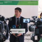 El vicepresidente de la Junta y consejero de Turismo, Regeneración, Justicia y Administración Local, Juan Marín (2i). Juan López- Cepero /Junta de Andalucía