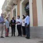 La portavoz del PPRM, Miriam Guardiola; el senador Juan María Vázquez; los diputados regionales Miguel Ángel Miralles, Ramón Sánchez Parra y Maruja Pelegrín, y el concejal Antonio Navarro, en la estación de El Carmen