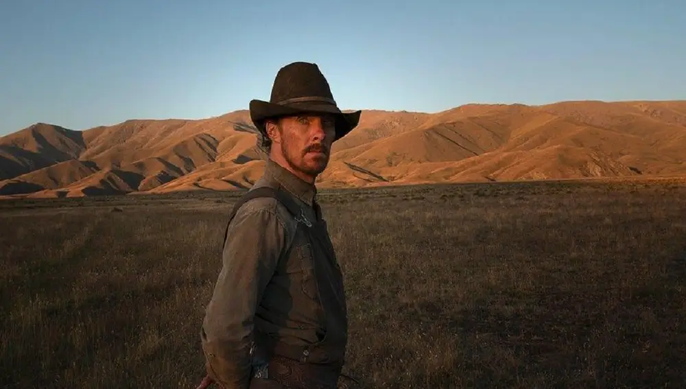 Benedict Cumberbatch da vida a Phil Burbank en "El poder del perro"