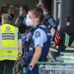 La policía y sanitarios en el lugar del crimen en la ciudad de Auckland