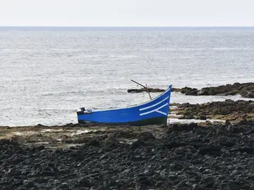 Miles de personas se juegan la vida en pateras cada año para llegar a España Miles de personas se juegan la vida en pateras cada año para llegar a España