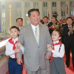 El líder norcoreano Kim Jong-un ha sido visto recientemente notablemente más delgado