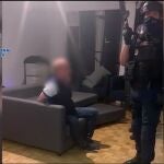 Imagen de la detención de Hugo Carvajal, que cambiaba de escondite cada tres meses y recurrió a cirugía y disfraces para ocultarse en España