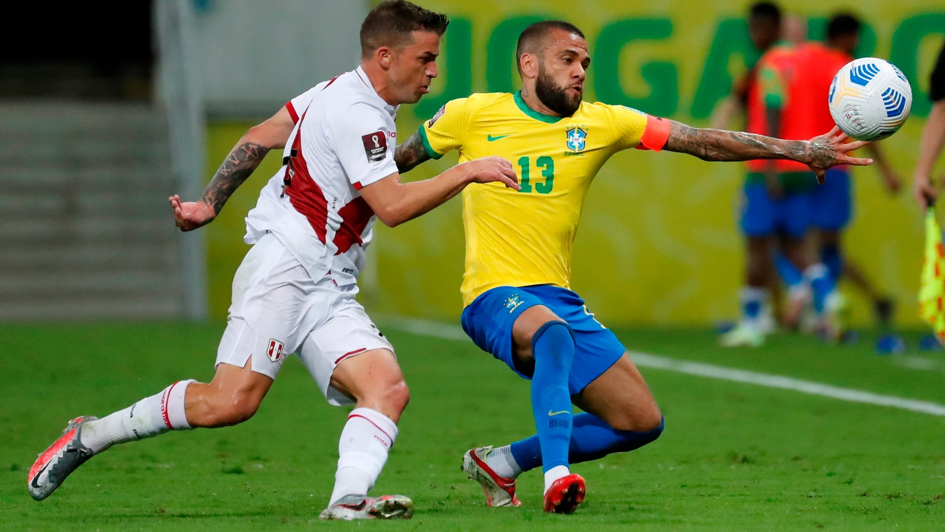 Dani Alves con Brasil.