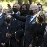 Los ex presidentes Bill Clinton y Barack Obama, sus respectivas parejas, Hillary Clinton y Michelle Obama y la actual pareja presidencial, Jill y Joe Biden, junto al alcalde de Nueva York, Michael Bloomberg