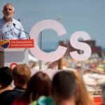 El presidente de Cs en el Parlament, Carlos Carrizosa durante un acto titulado "11S: desmontando el mito nacionalista" con motivo de la celebración de la Diada en la Villa Olímpica de Barcelona