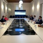 El presidente del PP, Carlos Mazón,y la portavoz parlamentaria, María José Catalá, se han reunido con representantes de la Confederación Española de Comercio.