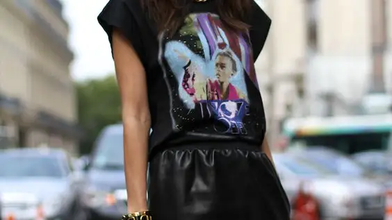Las expertas en moda apuestan por crear contrastes luciéndolas con faldas midi