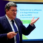 MADRID, 16/09/2021.- El ministro de Inclusión, Seguridad Social y Migraciones, José Luis Escrivá, presenta en rueda de prensa los datos del avance de afiliación a la Seguridad Social en el mes de septiembre. EFE/ Fernando Alvarado