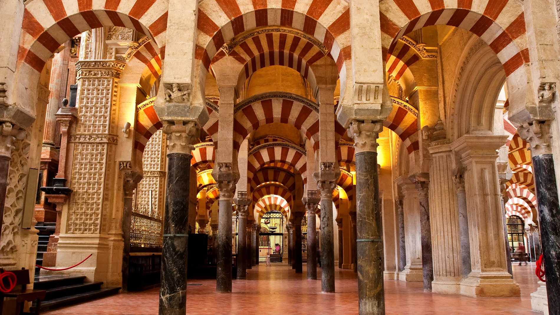 Detalle del interior de la Mezquita-Catedral de Córdoba