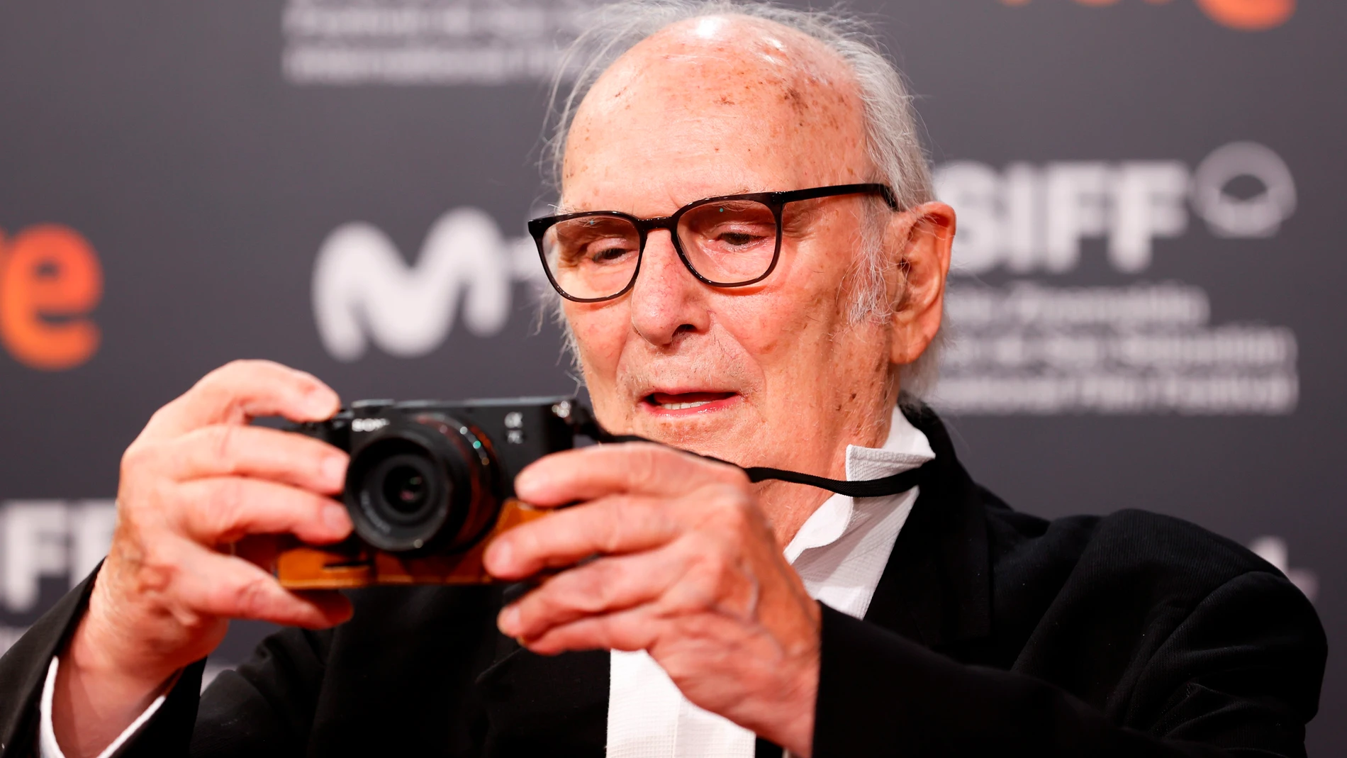 El cineasta Carlos Saura en la alfombra roja de la gala inaugural de la 69 Edición del Festival Internacional de Cine de San Sebastián.
