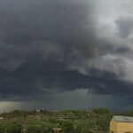 Imagen compartida en Twitter de la tormenta a su paso por la localidad de Soneja (Alto Palancia)