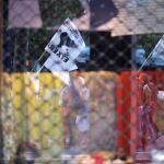 Manifestacion convocada por SARE en Mondragon para apoyar el acercamiento de los presos etarras y con pancartas en apoyo al terrorista Henri Parot.