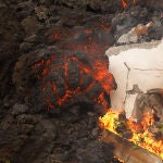 La lava del volcán destruye una casa la zona de Los Llanos en El Paso, La Palma, Santa Cruz de Tenerife, Islas Canarias.