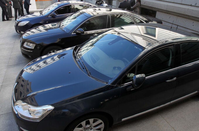 Coches oficiales en el Congreso