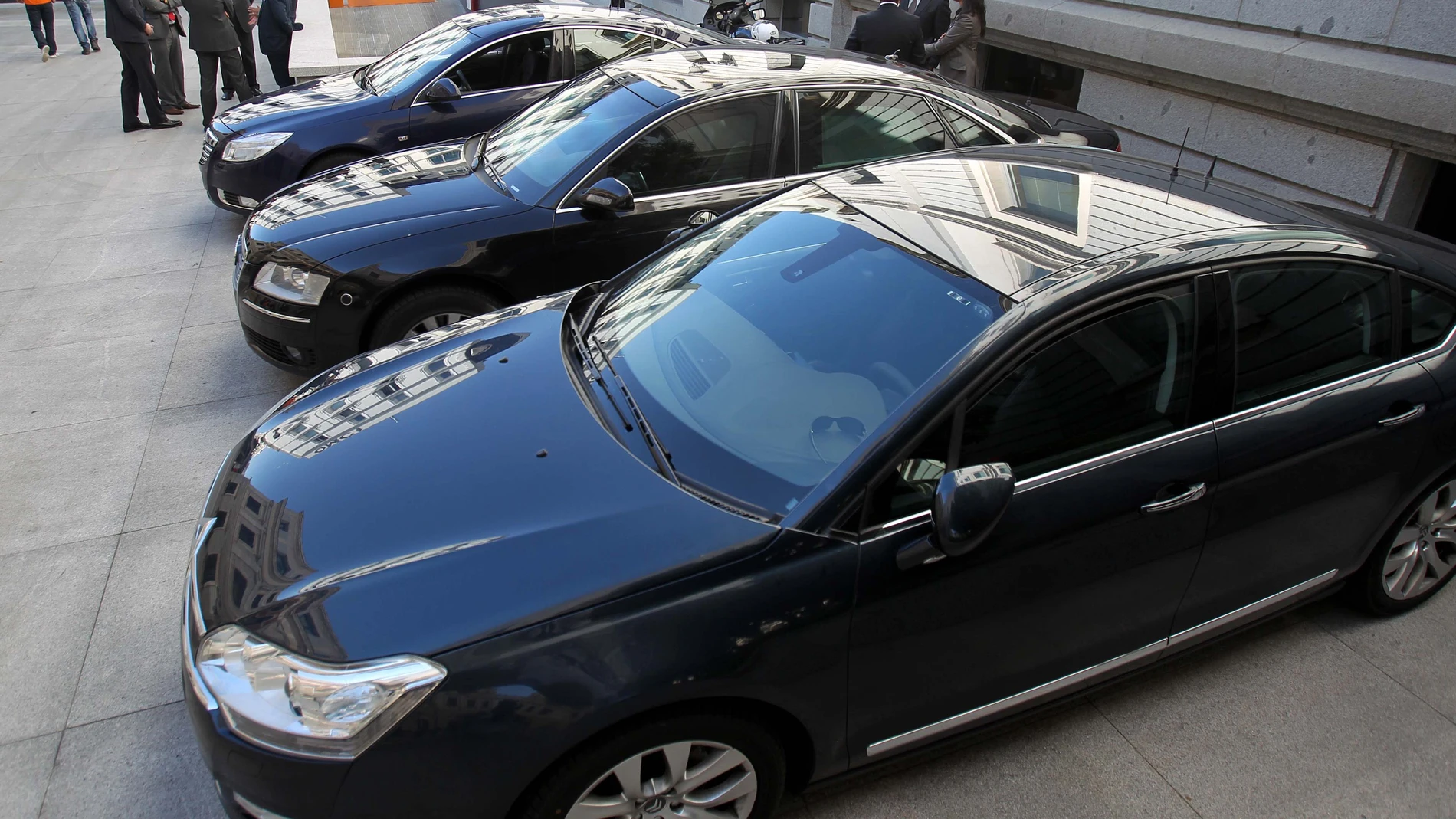 Coches oficiales en el Congreso