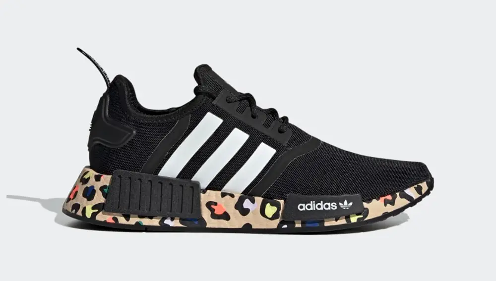 Sneaker inspirada en el mundo del running.