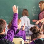 Los profesores debe facilitar los medios necesarios para que el alumno alcance la competencia lingüística