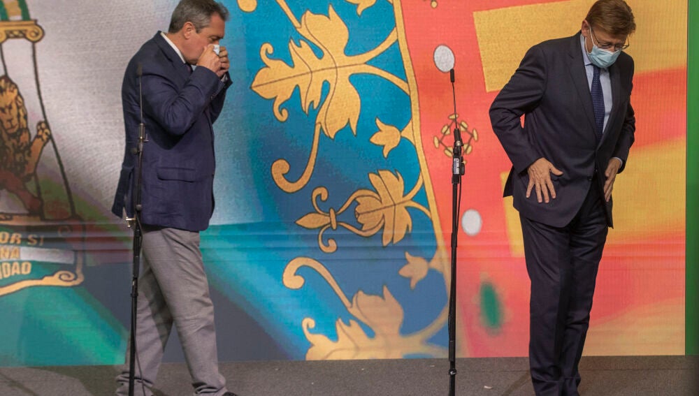 Juanma Moreno estira las costuras ideológicas y se afianza en el centro