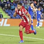 Luis Suárez celebra el tanto del empate ante el Getafe en el Coliseum Alfonso Pérez