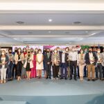 La viceconsejera de Agricultura, Ganadería, Pesca y Desarrollo Sostenible, Ana Corredera, posa junto a los premiados en Expoliva 2021