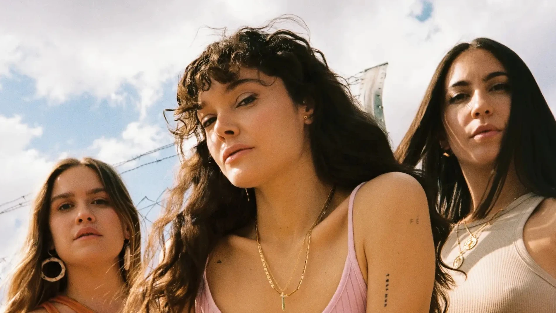 "Cardo", protagonizada por Ana Rujas (centro), es una de las grandes apuestas de AtresPlayer Premium para el otoño