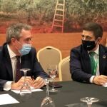 Juan Espadas (i), junto a Francisco Reyes