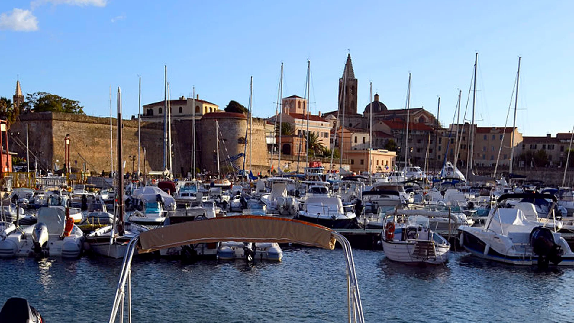 Puerto de la ciudad de Alguer, en la isla de Cerdeña